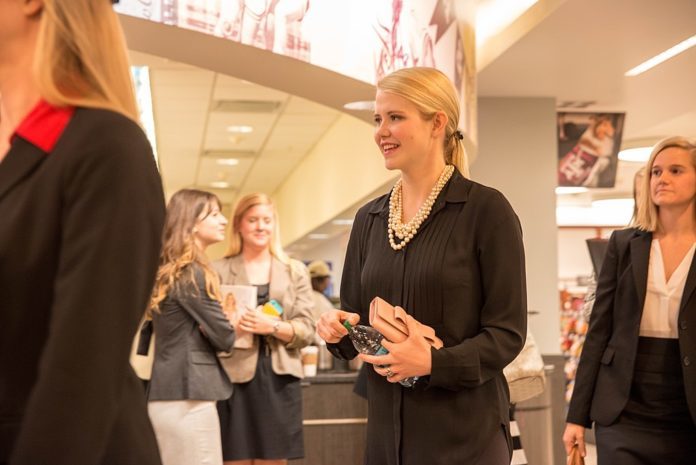 1024px-Elizabeth_Smart_17177864831-696x465