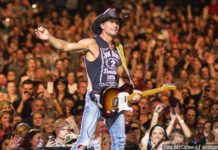 Tim McGraw collapses on stage during Ireland performance