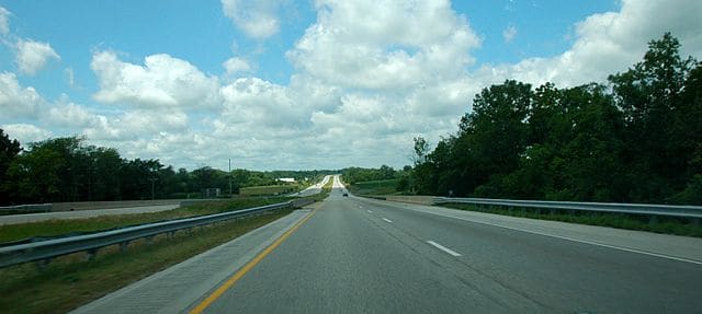 640px-US_30_west_of_Fort_Wayne,_Indiana