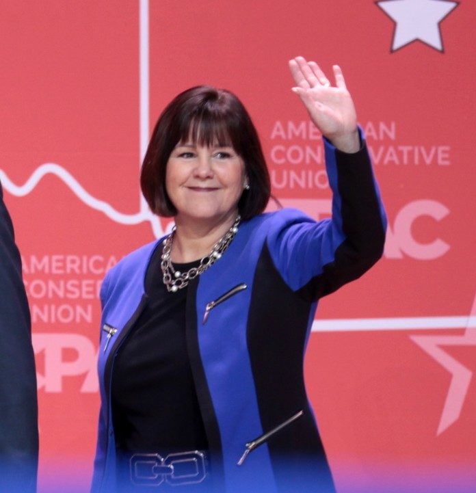 Karen-Pence-696x721