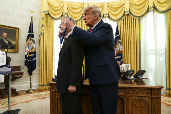 Donald Trump, Lou Holtz