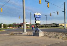 Thursday crash knocks out traffic light at Center, Cleveland Streets