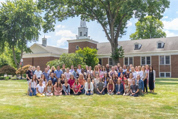 Online Counseling Group Photo P00803-3