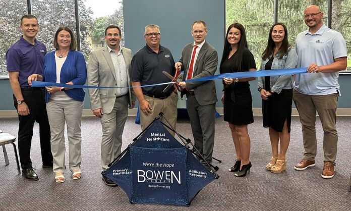 Bowen_Center_group_pic_t1100