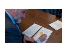 Holcomb vetoes antisemitism compromise, signs bill weakening Public Access Counselor