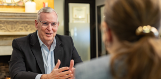 Former GOP mayor plans independent run for secretary of state