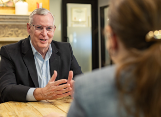 Former GOP mayor plans independent run for secretary of state