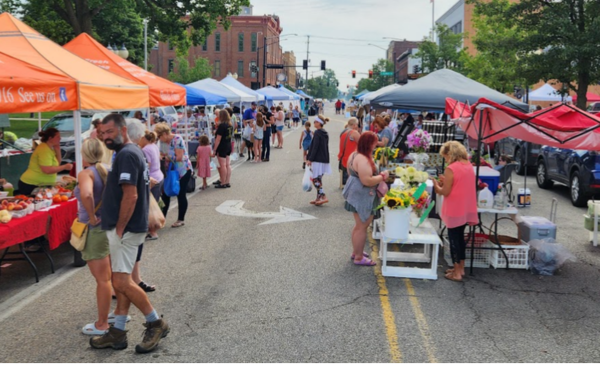 Untitled design - 2026-06-02T055940.218 Shoppers are seen browsing at the Kosciusko County Farmers and Artisans Market on Center Street in Warsaw. News Now Warsaw photo by Dan Spalding.